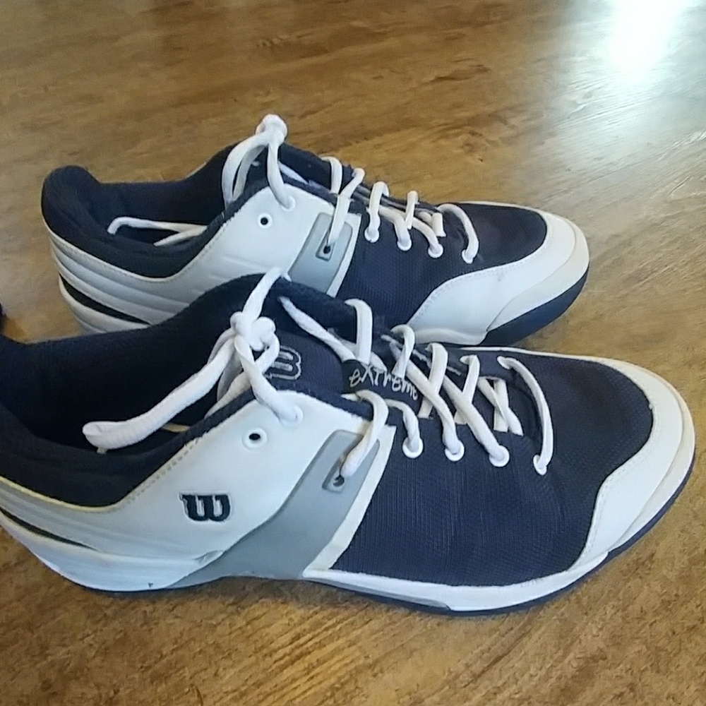 Mens Wilson Tennis Shoes like new